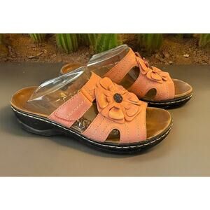 Clarks Womens Pink Sandals Shoes Flats Leather Slip Ons Size 6 M